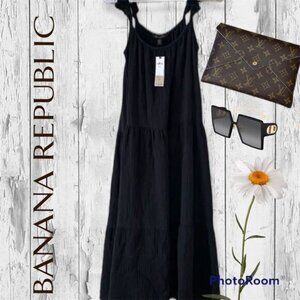New With Banana Republic Tiered Black Dress​​